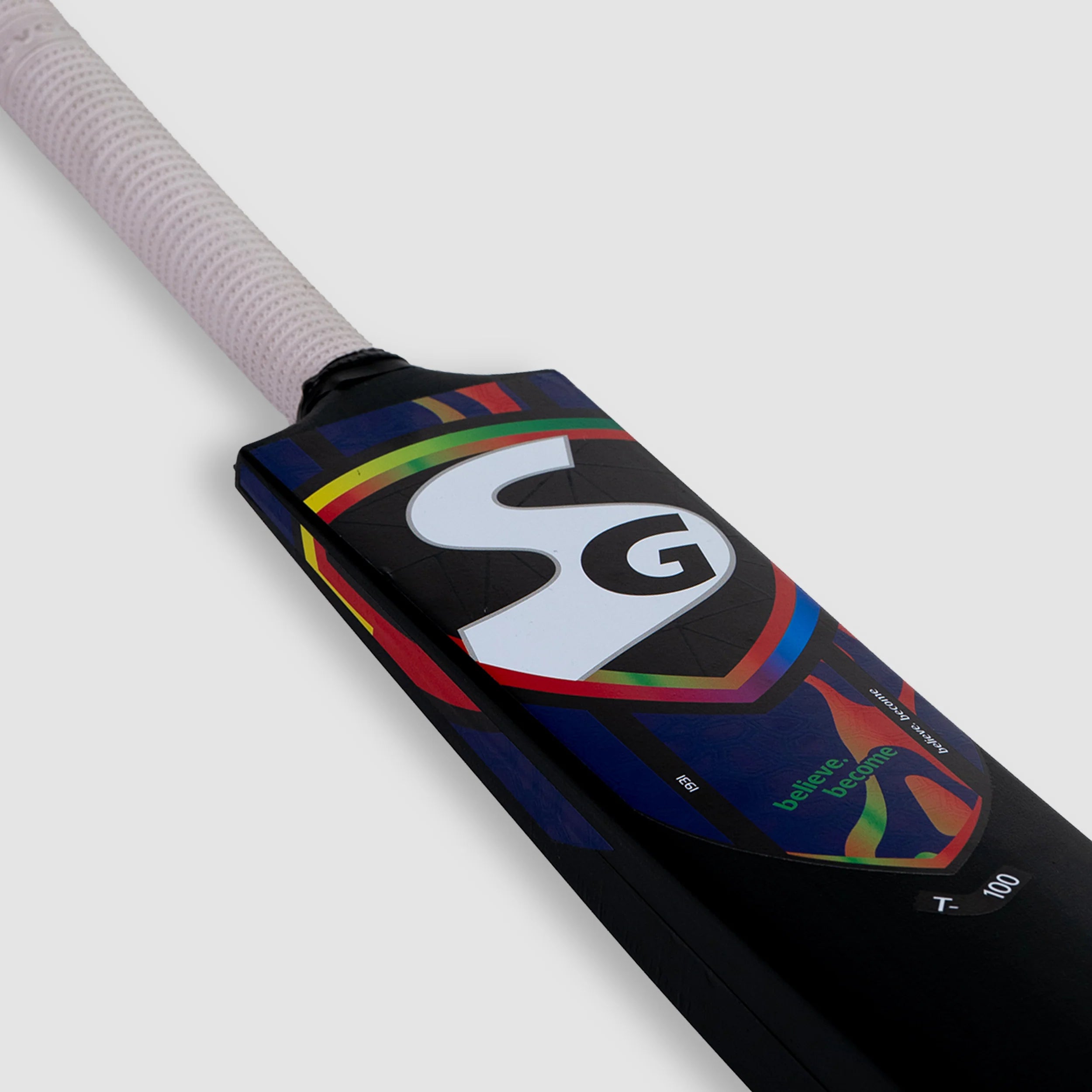 SG T-100 Plastic Bat